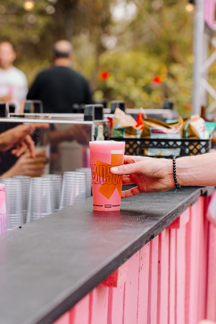 Herbruikbare festivalbeker op evenement